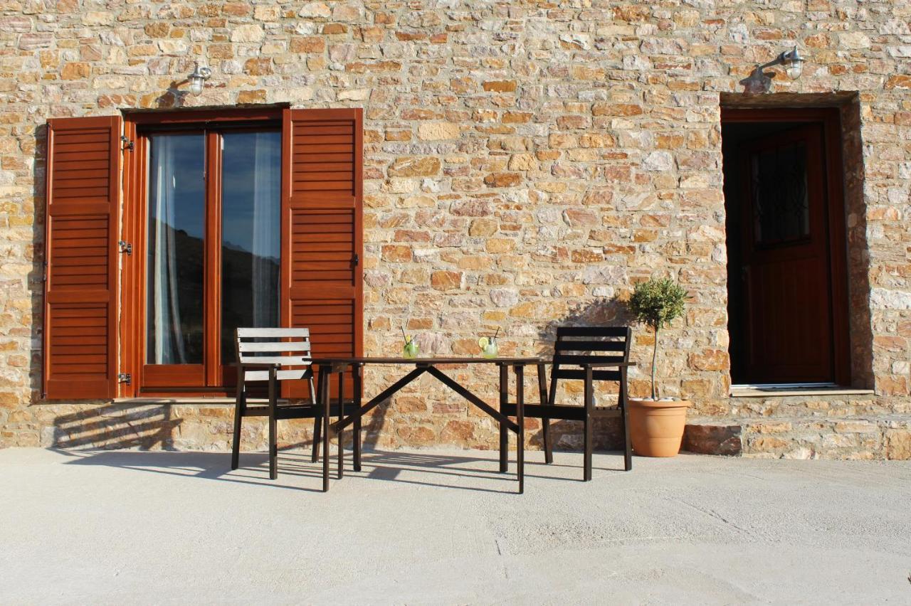 Villa Adeiata Adiata Bagian luar foto